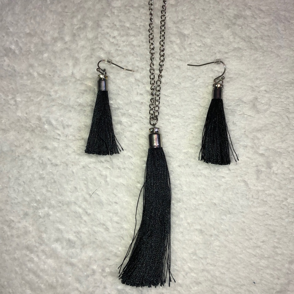 Black tassel earring and necklace set NWOT